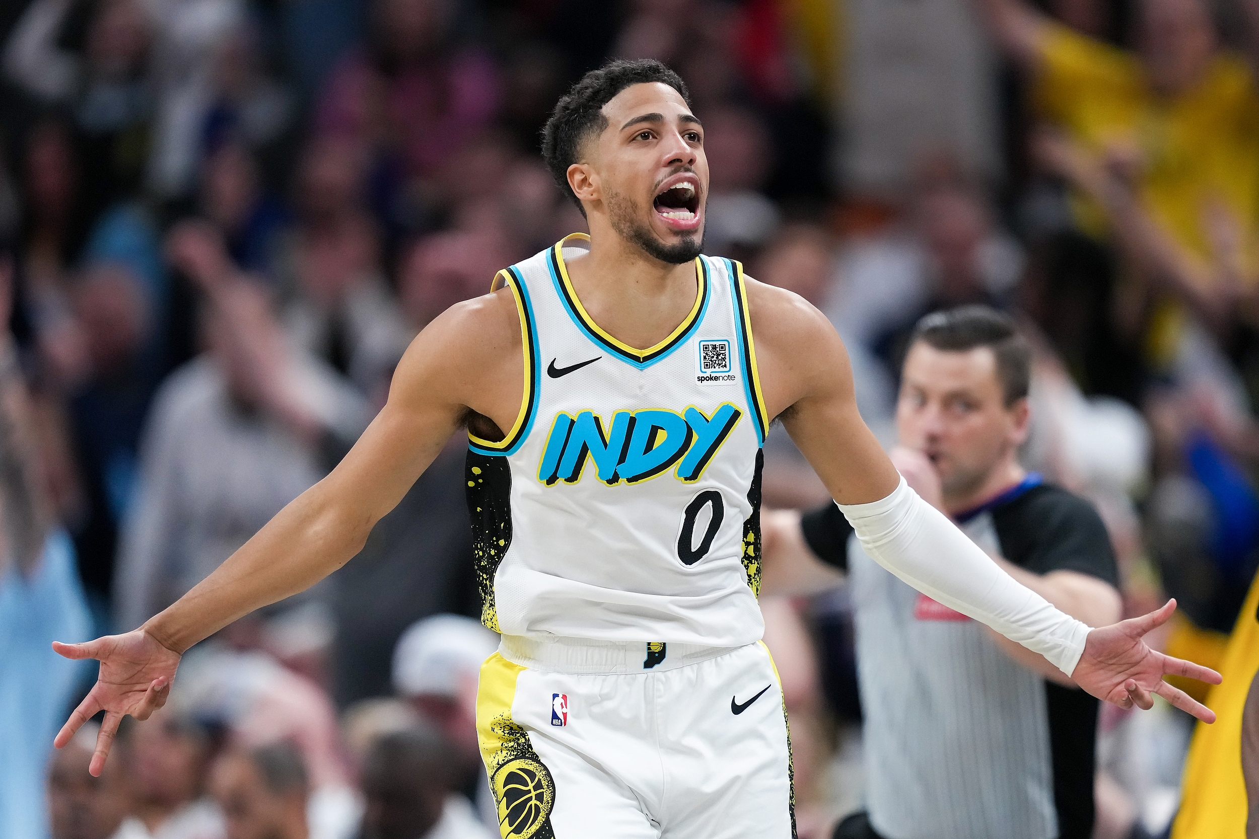 ?哈利伯顿谈及父亲重返主场看球：他又没被关起来，他好得很